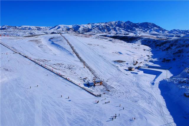 冬季新疆旅行的正确打开方式,也迷里滑雪场享受速度激情的刺激