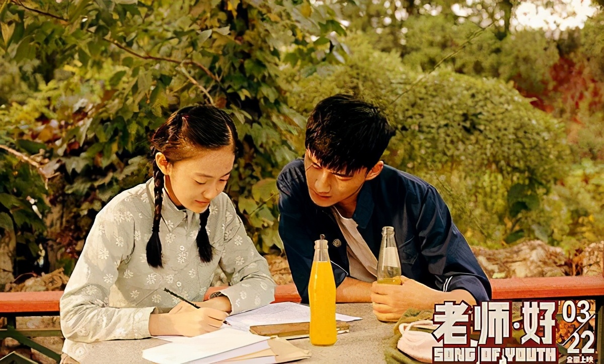 八十年代的校园布局; 人人必备的自行车; 以及当时最潮的迪斯科; 还有