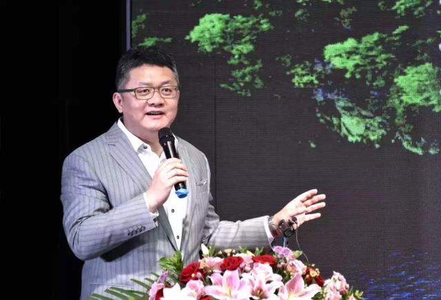 不过从这件事情之后,张斌就成为了大家的争议,他的事业多少也受到了