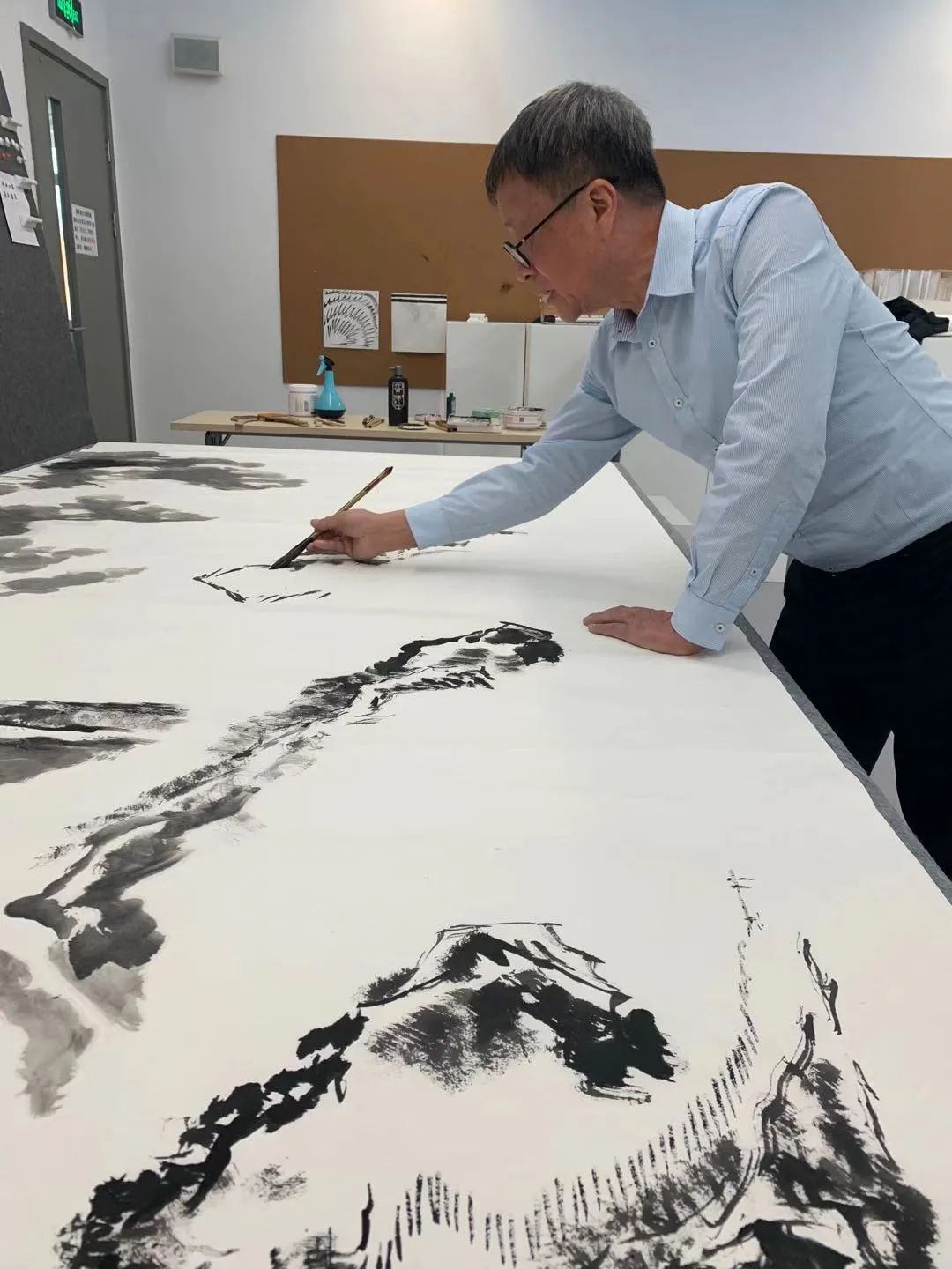 设计的核心是解决社会问题,而不是风格|造访·王受之