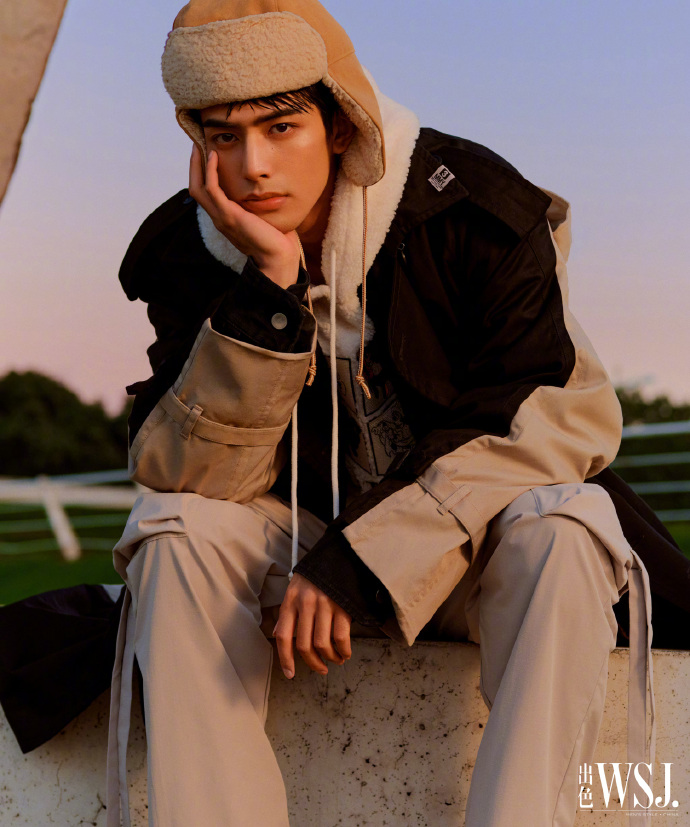 原创宋威龙最新写真大片曝光,俊逸少年演绎秋冬时装大片,文艺又温暖