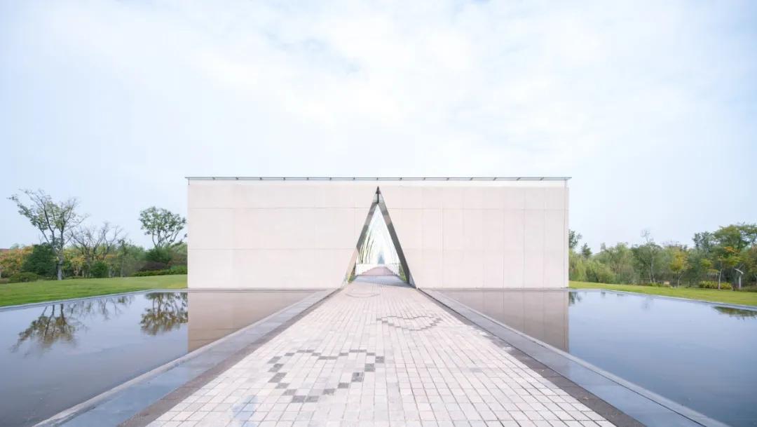 建筑与景观一体化设计 | 武汉青山婚礼堂_江滩