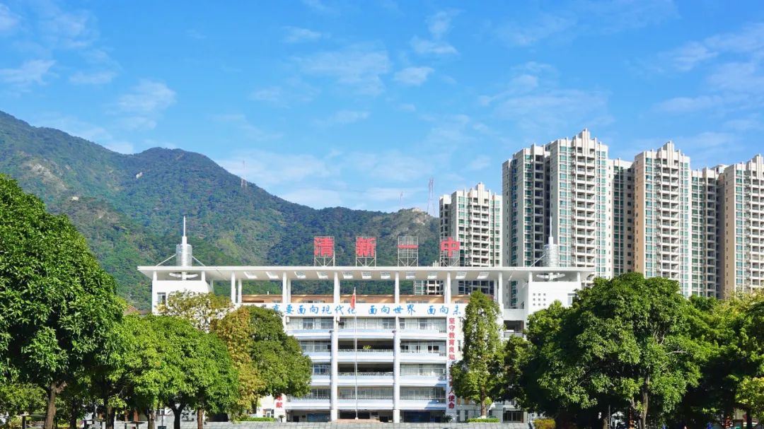 近日 清新区第一中学引入了 急救设备aed (自动体外除颤仪) 普及蟹挝