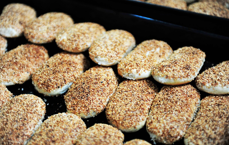 从小跑腿到镇江"西来顺",那里的草鞋底烧饼,惊艳了我一生