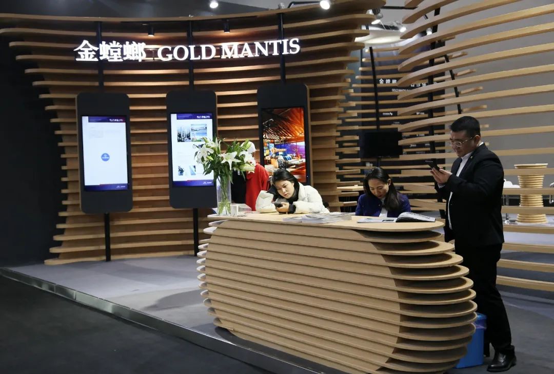 金螳螂董秘办公室方面回应时间财经称,目前曹黎明正常履职很长一段