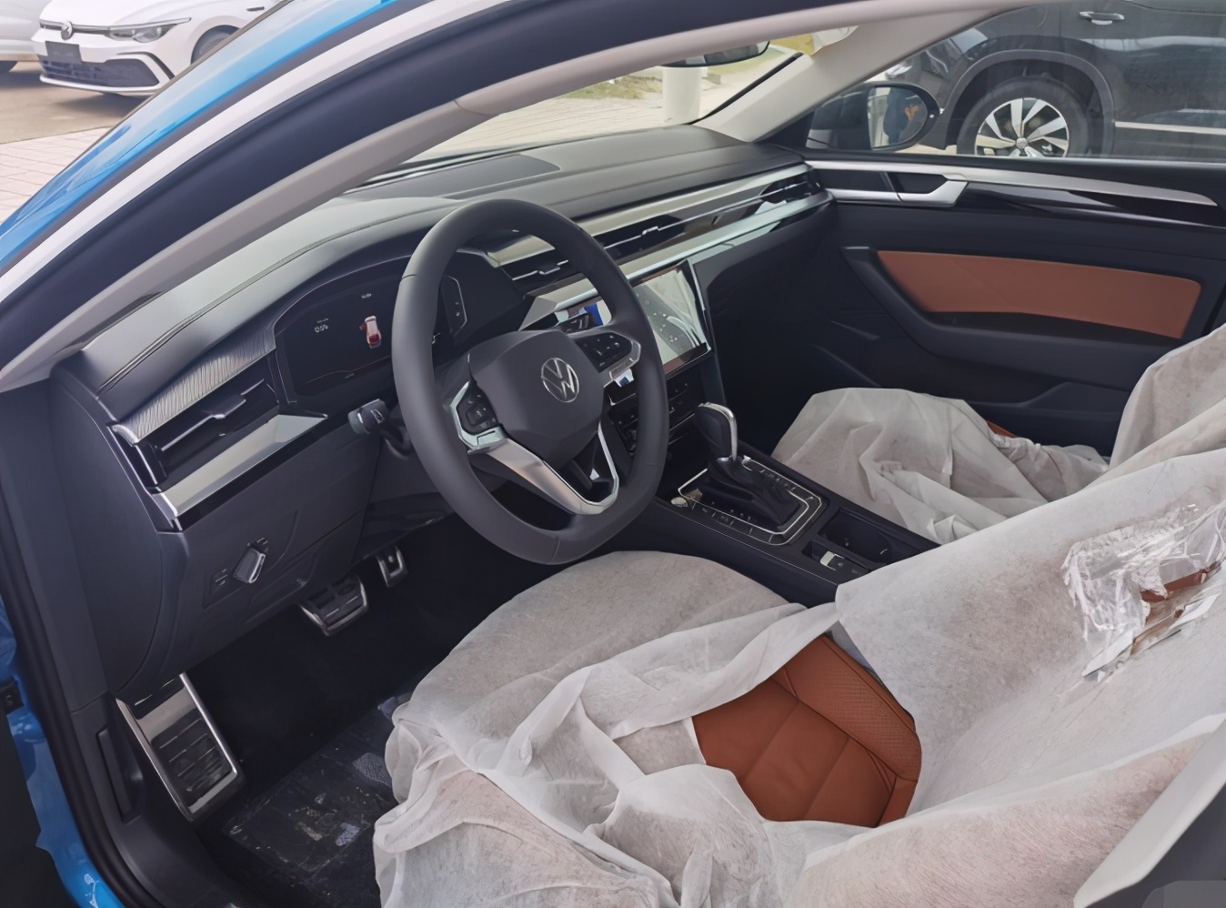 花30万买大众cc猎装海迷蓝次顶配后备厢里显示车主的实力