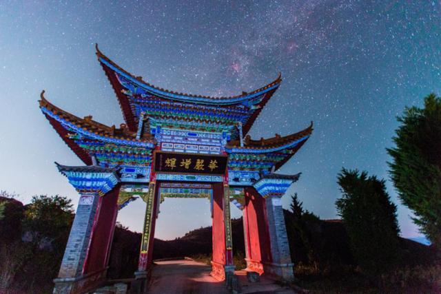 宝鼎寺:一半灯火,一半星空