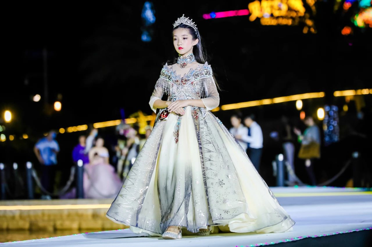 【第一童星】最受欢迎小超模——李昕怡:乾坤未定,你我皆是黑马!