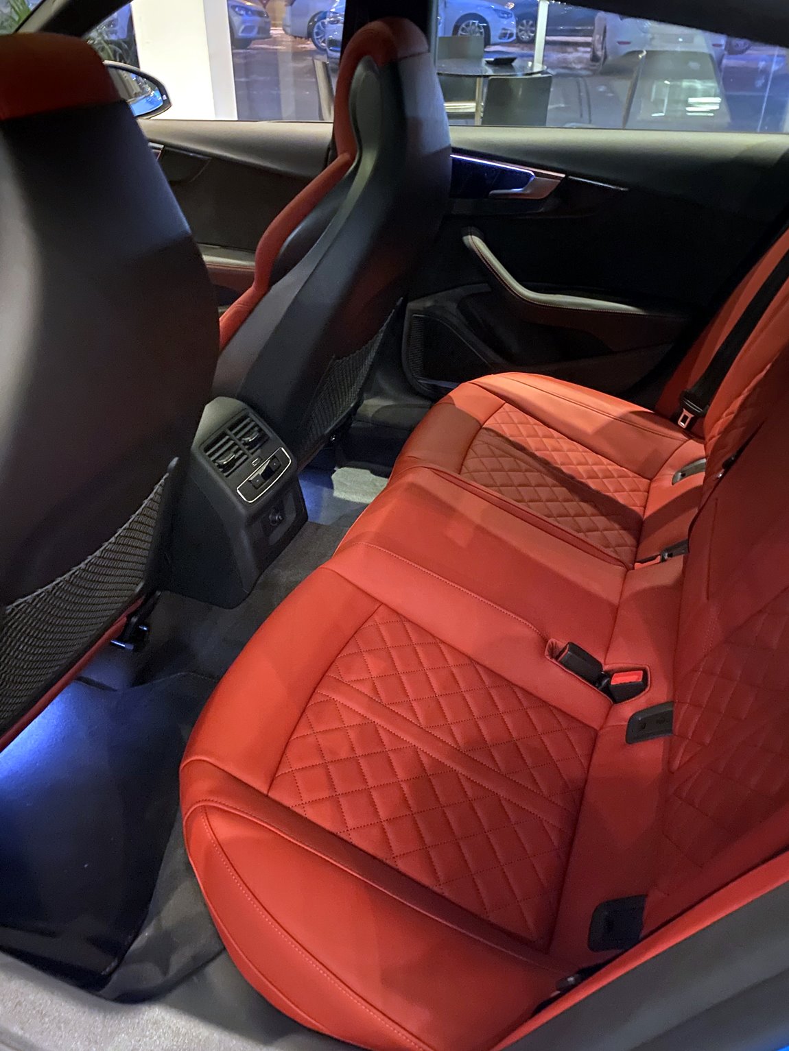 奥迪s5 3.0t sportback 流光蓝红内 最新款