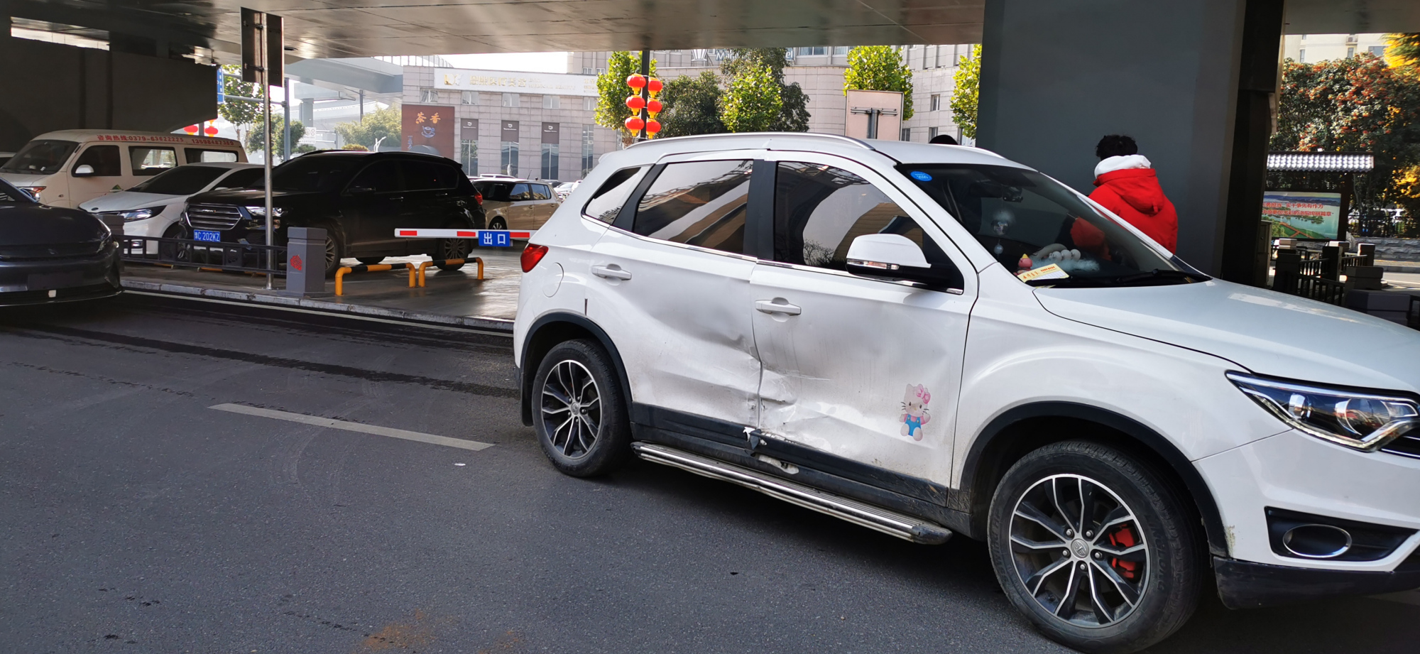 比亚迪汉ev安全性如何看看发生事故的车主怎么说