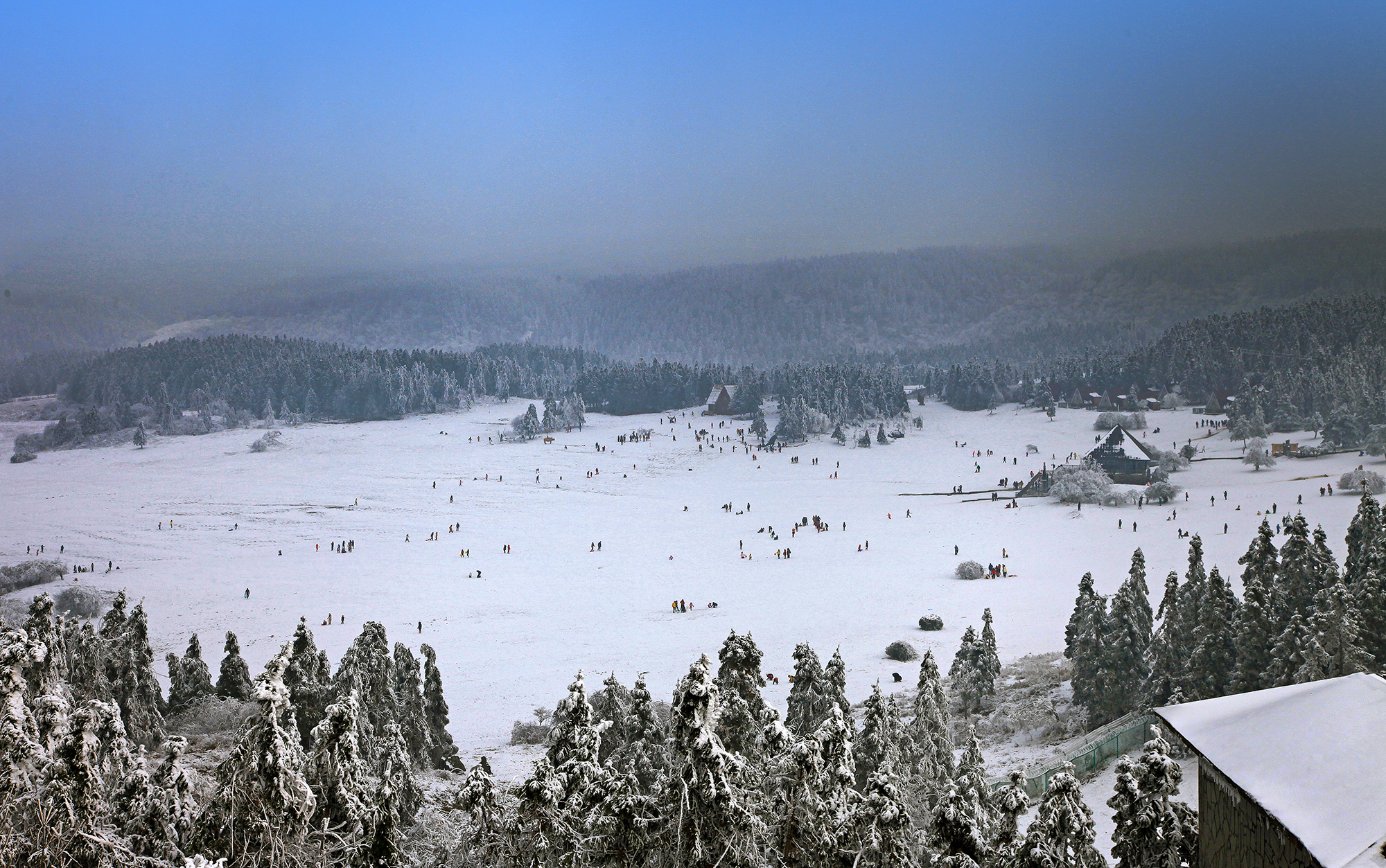 原創冷冰雪變熱餑餑重慶仙女山又掀冰雪旅遊熱