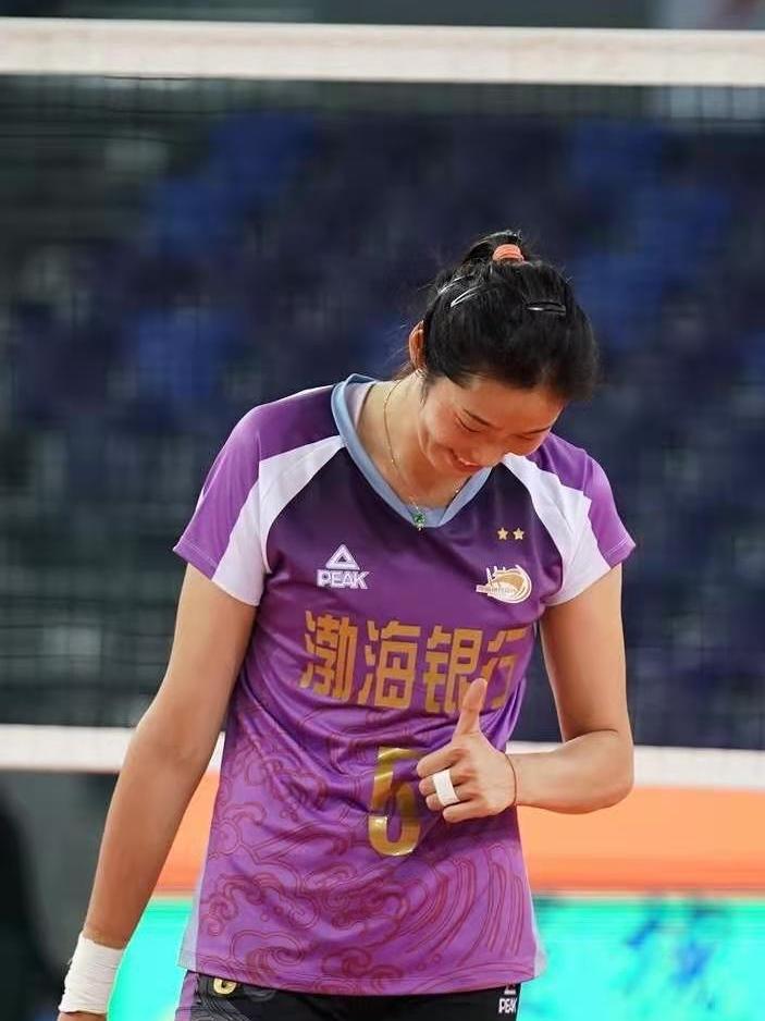 输一场球,姚迪被全网喷,还能去东京吗,网友:她的后台太硬!_江苏女排