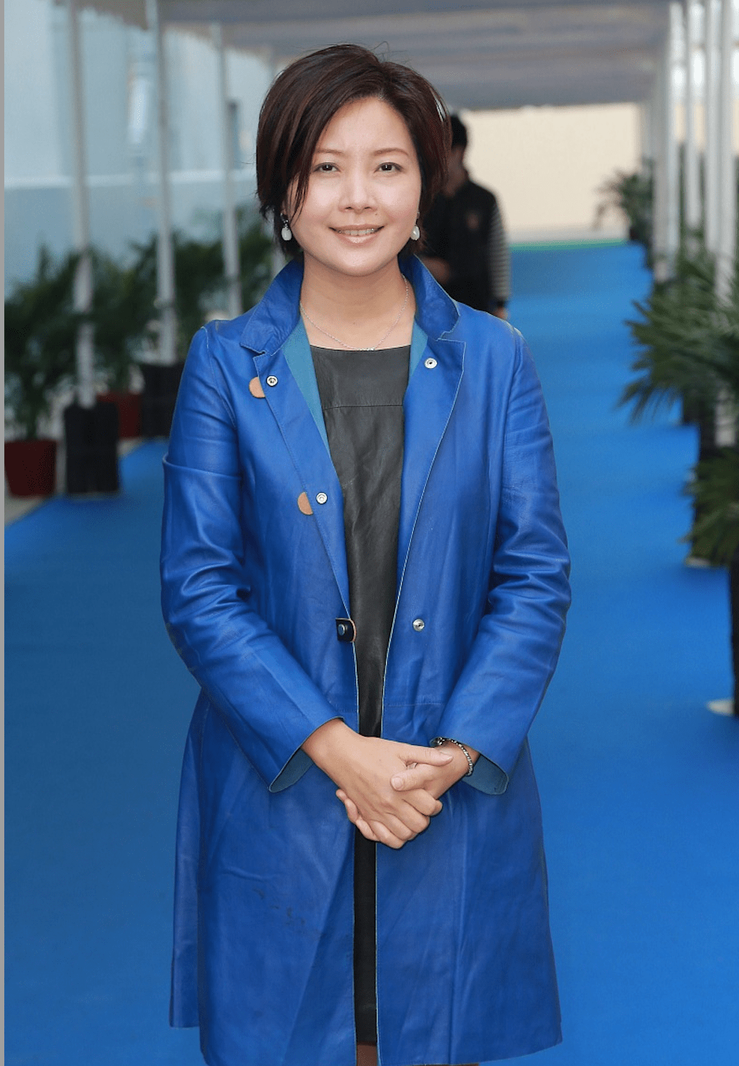 原创邵逸夫爱将曹众任上市公司董事,离巢tvb转型商人,家庭事业双收