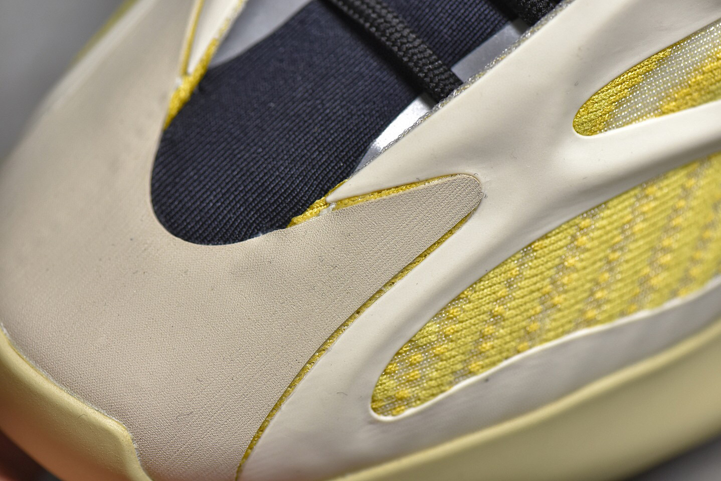 椰子红花籽yeezy700v3saffloweradidas阿迪达斯运动鞋对比