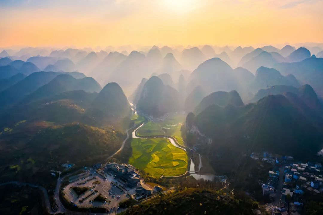 地面坡度在12度以下的相对平坦地带,被当地人俗称为"坝子",通常是农业