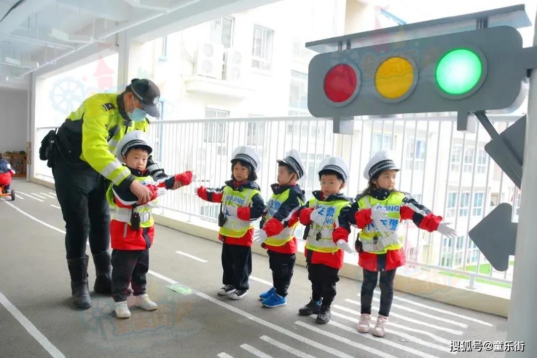 幼儿园模拟交通局图图片