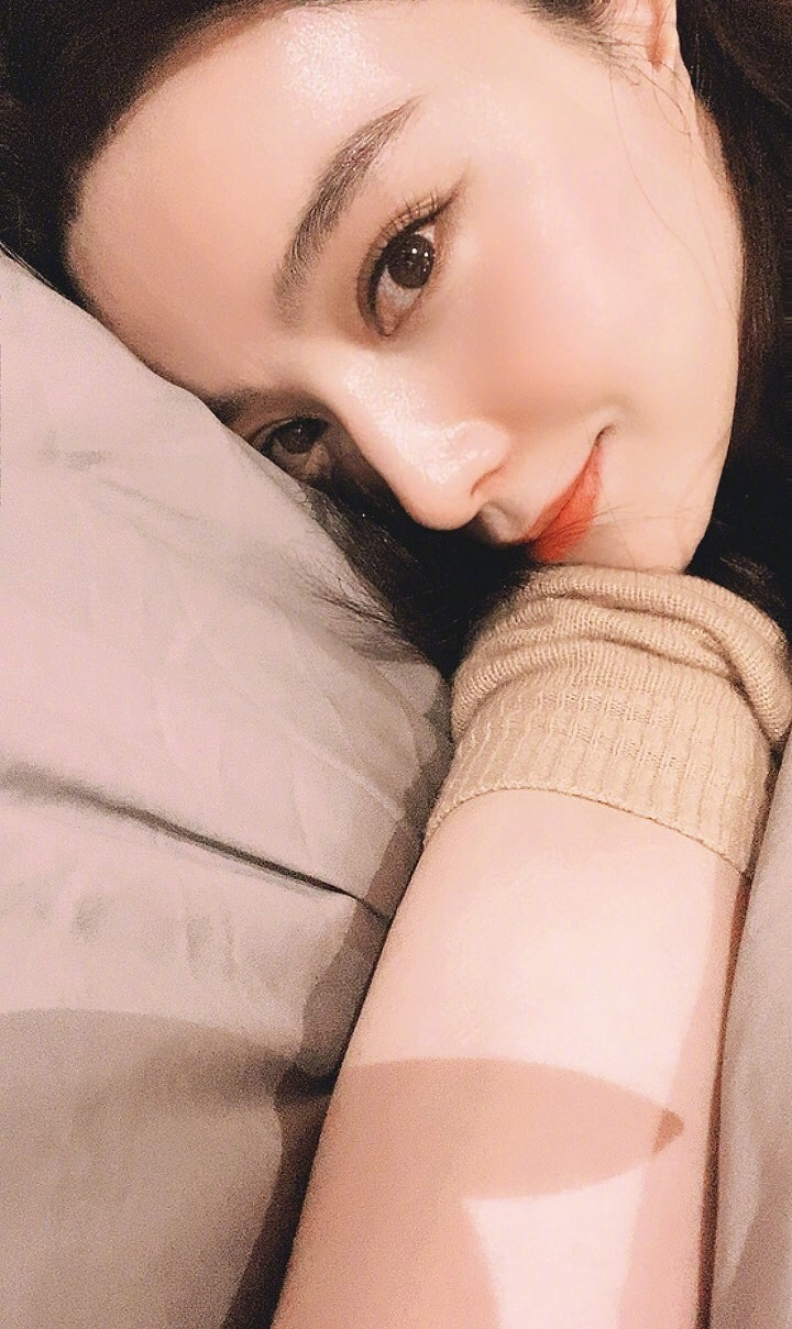 有颜任性!范冰冰晒怼脸自拍抗住各种"死亡角度"