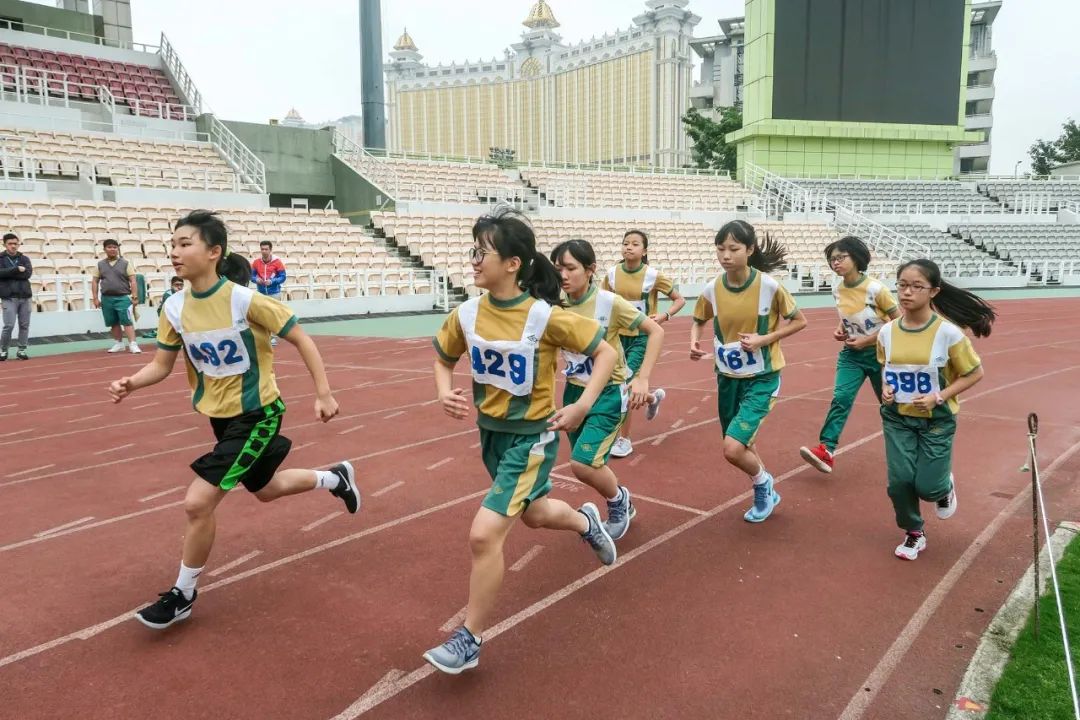 澳门校服整洁规范展少年风采百年坚守育爱国情怀