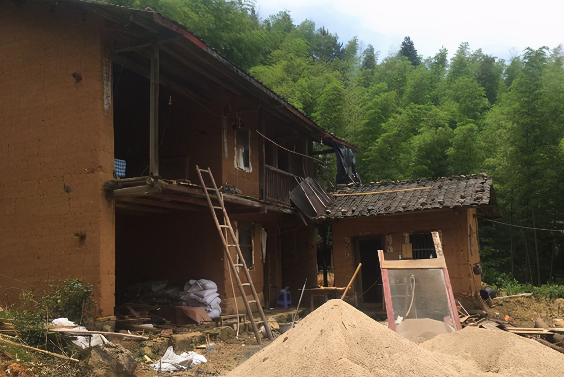 小伙怒改深山破旧土房过上世外桃源理想生活