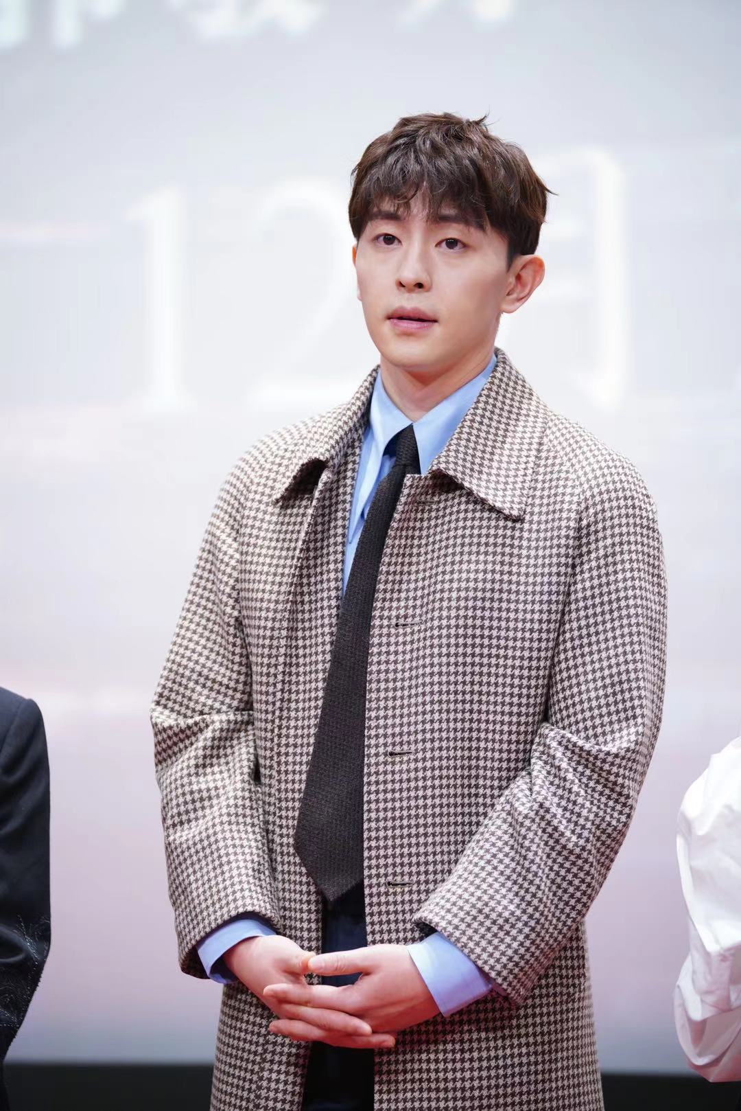 晴雅集上海路演伴郎专业户邓伦首当证婚人引爆笑