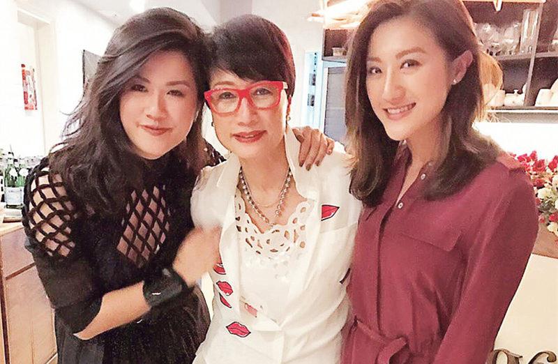 邓光荣34岁女儿近照,美貌出众身材好,被爸爸禁止接触娱乐圈