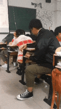 原创搞笑gif段子儿子问父亲儿子你当年是怎么追到我妈的父亲那天我在