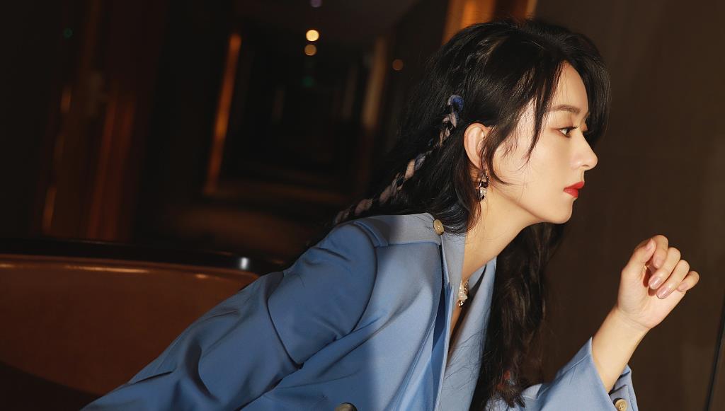 学历低到吓人的5位明星,赵丽颖上榜,他根本就没上过学!