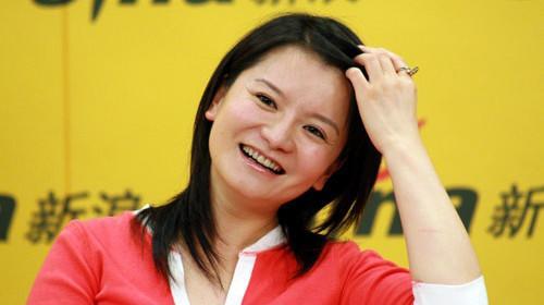 九,郑燕红扮演者蔡明郑燕红是老傅家的邻居,老傅的老对头郑千里的女儿