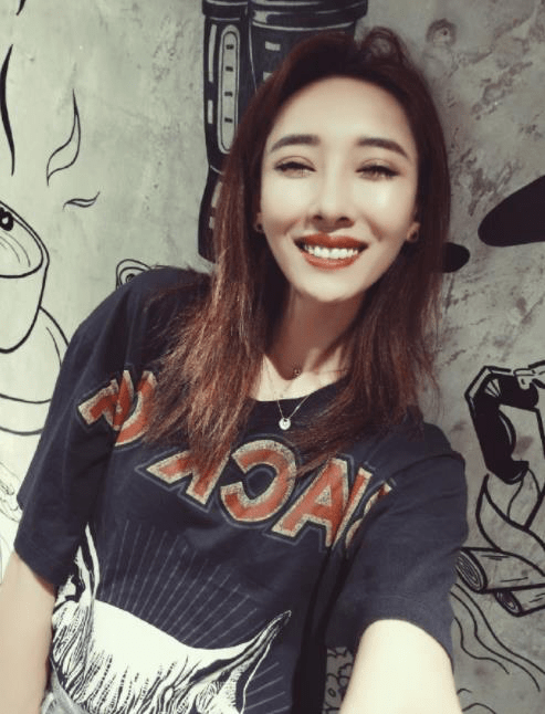 李建滨妻子乃著名模特曾超高调方式秀恩爱因社交媒体图惹争议