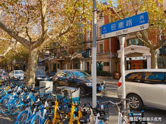 上海发现一条“外国街”，几乎看不见中文，游客以为穿越到了国外