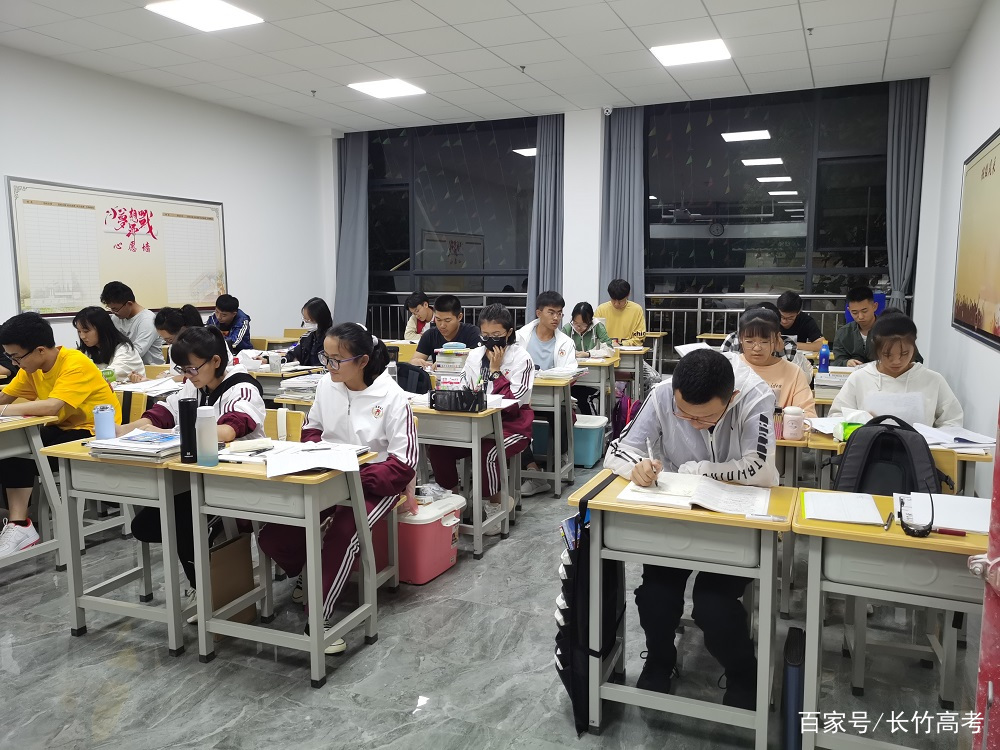 昆明高三全托冲刺直击长竹高考专职班主任管理