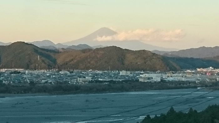 富士山看起来不寻常，日本人担心它会再次爆炸