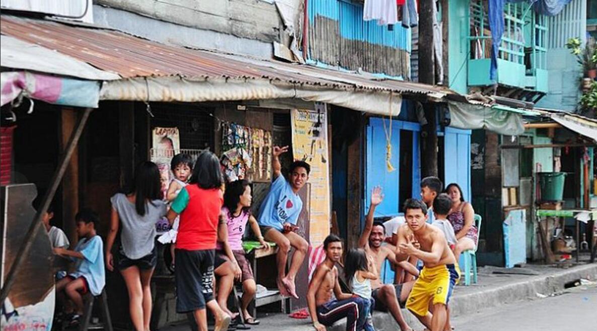 菲律宾的真实生活，穷到连新衣服都买不起，但是中国人大呼羡慕！