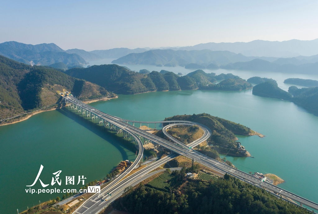浙江淳安:千黄高速淳安段正式通车