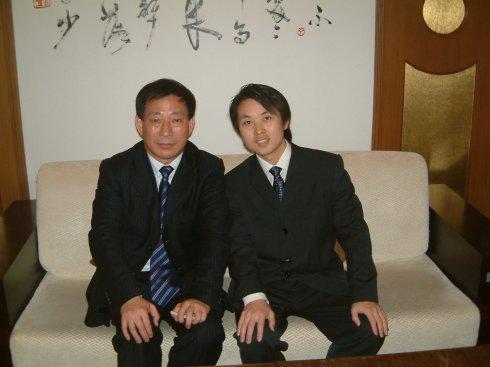 江苏新首富诞生,今年平均一天赚到1亿,妻子曾经是自己的学生_严介和