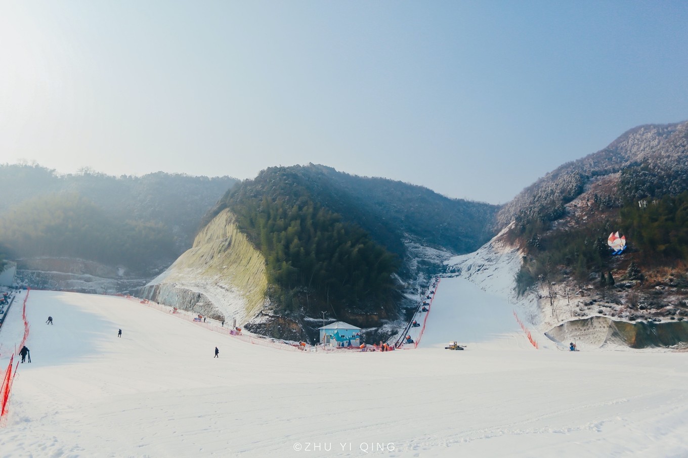 江南少有的户外大型雪场，粉雪雪质堪比日本，南方人尽享滑雪乐趣
