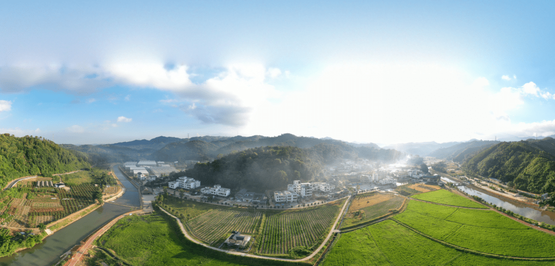 (广东英德市连樟村新貌)
