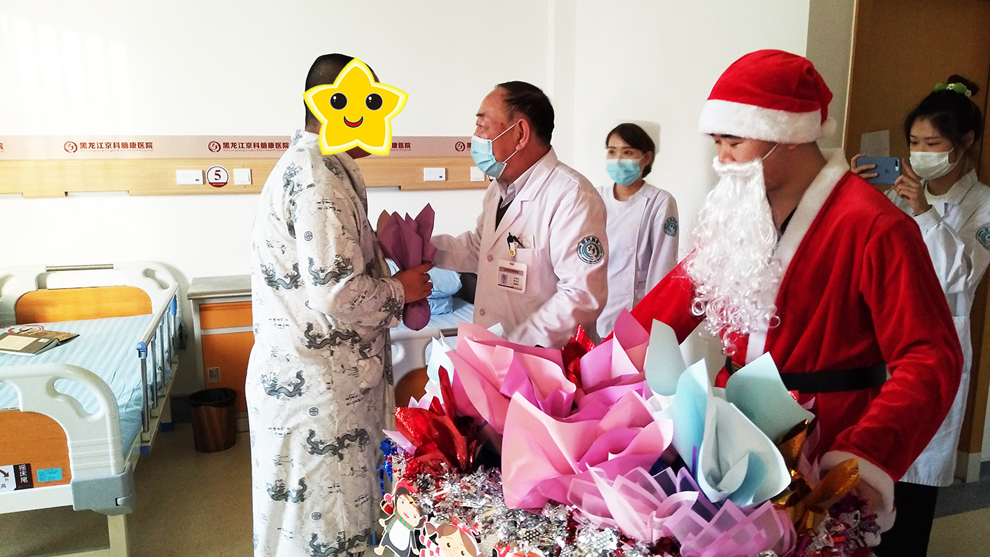 无论是新年,中秋节,还是圣诞节等节日,医院都会为患者送上贴心的礼物