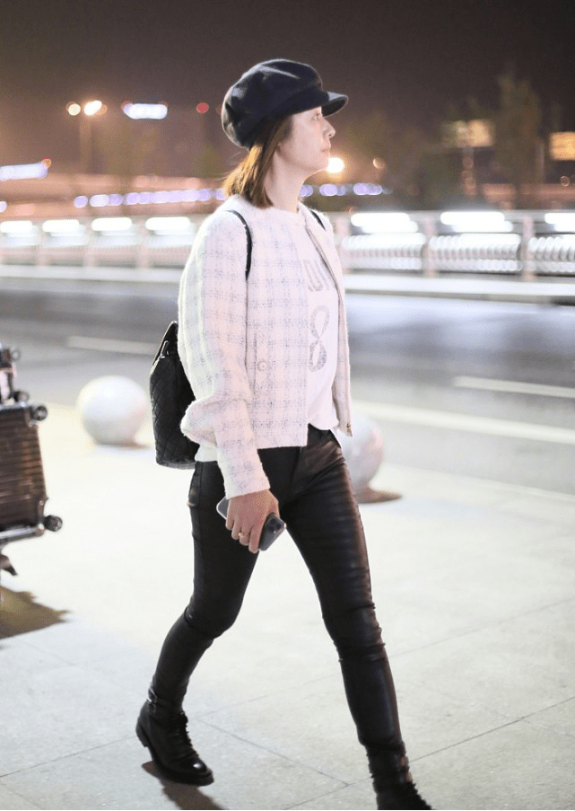 原创林心如的魅力真挺强的一身皮裤造型很紧致更显出好曲线