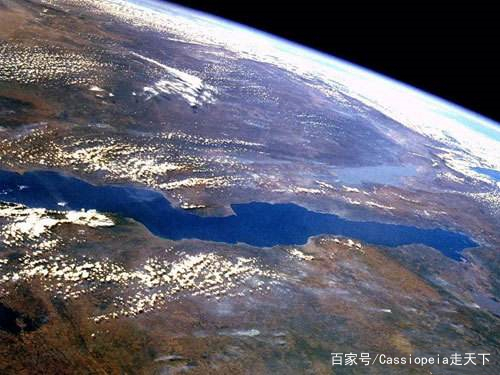 世界上最深的3大湖，最深处可达1637米，其中一个曾属于中国