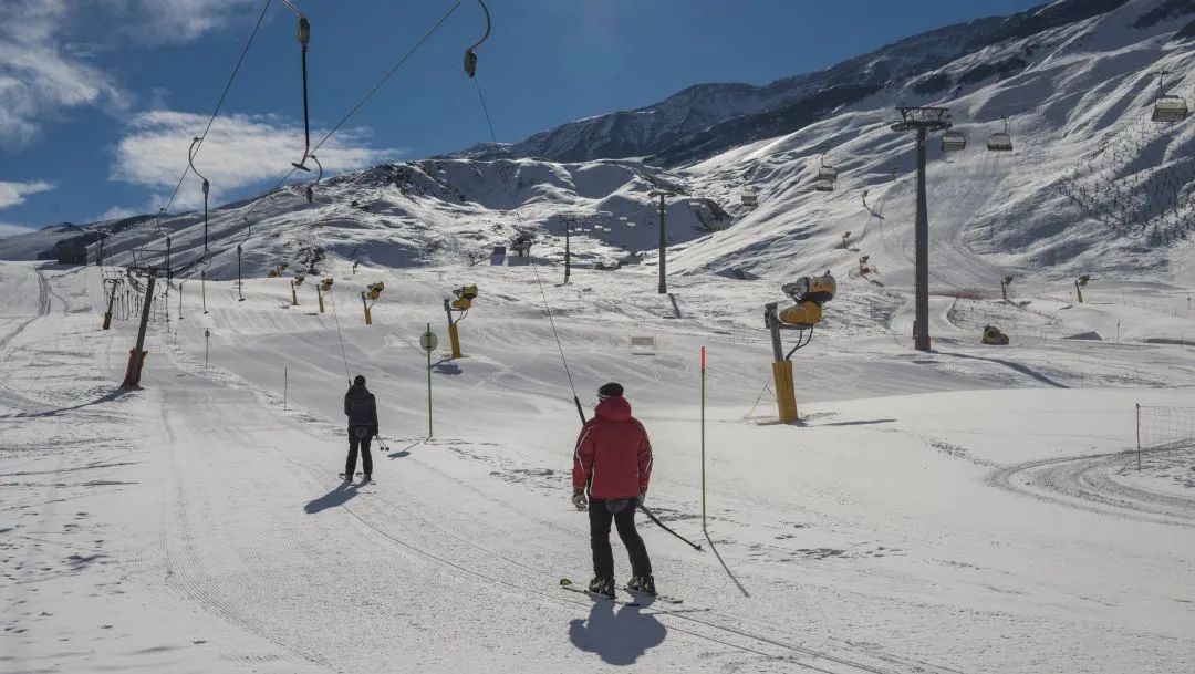 雪季进行时：观赏高加索绝美雪景 体验顶级滑雪设施