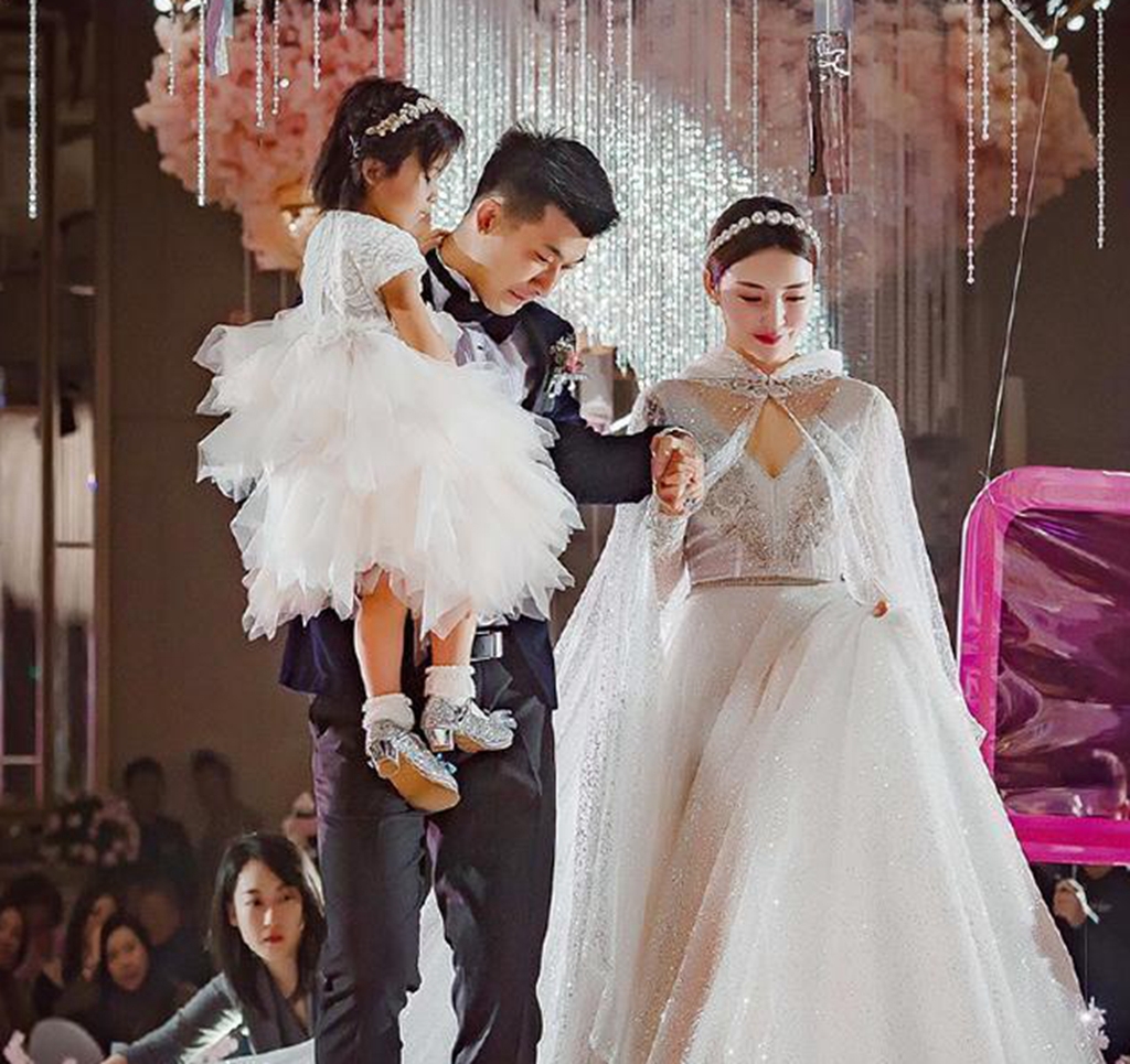 2014年,刘殿座和女友张小婷结束了长达7年的爱情长跑,携手踏入了婚姻