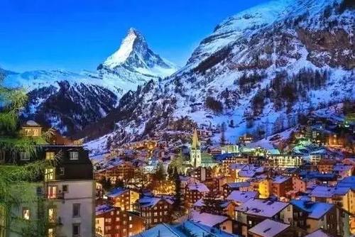 瑞士政府下令：隔离英国游客！百名英国人却在滑雪胜地“消失”了