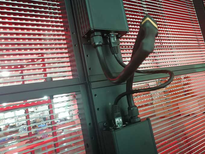 led透明显示屏安装技术讲解,工程师提醒这几点一定要注意