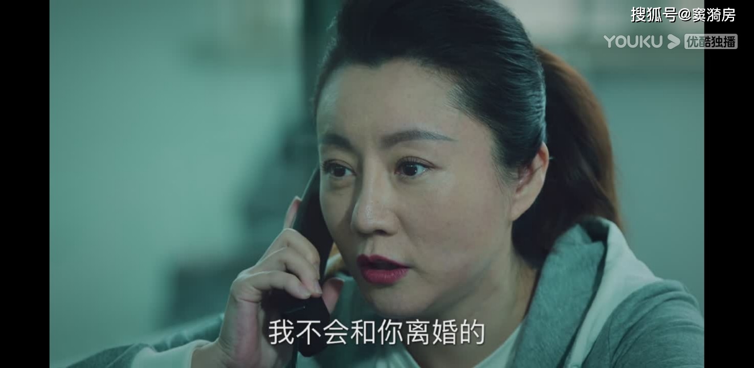 讲真,傅明月的初恋情人,扮演者是闫学晶,让人非常出戏,喜剧演员演什么