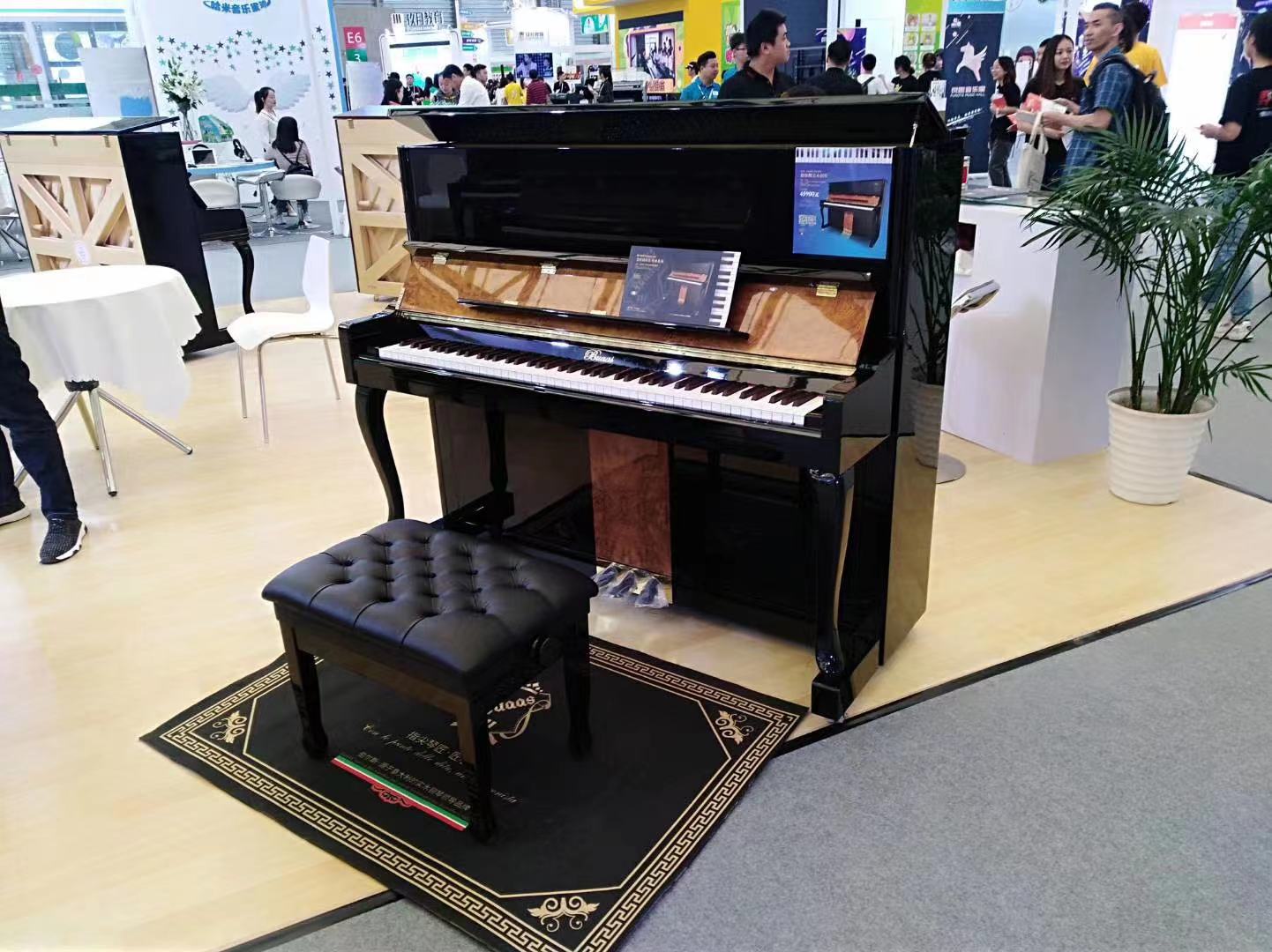 全球最大实木钢琴制造商意大利伯尔斯钢琴米字架系列荣耀上市一周年_