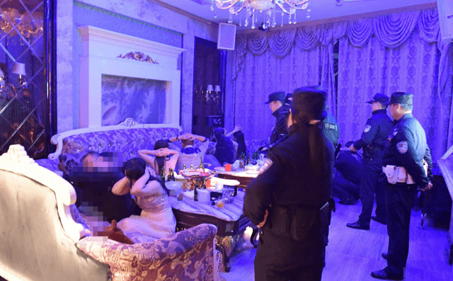 安徽芜湖:"东方煌城"ktv容留妇女卖淫,进行淫秽表演,600多名警力突袭