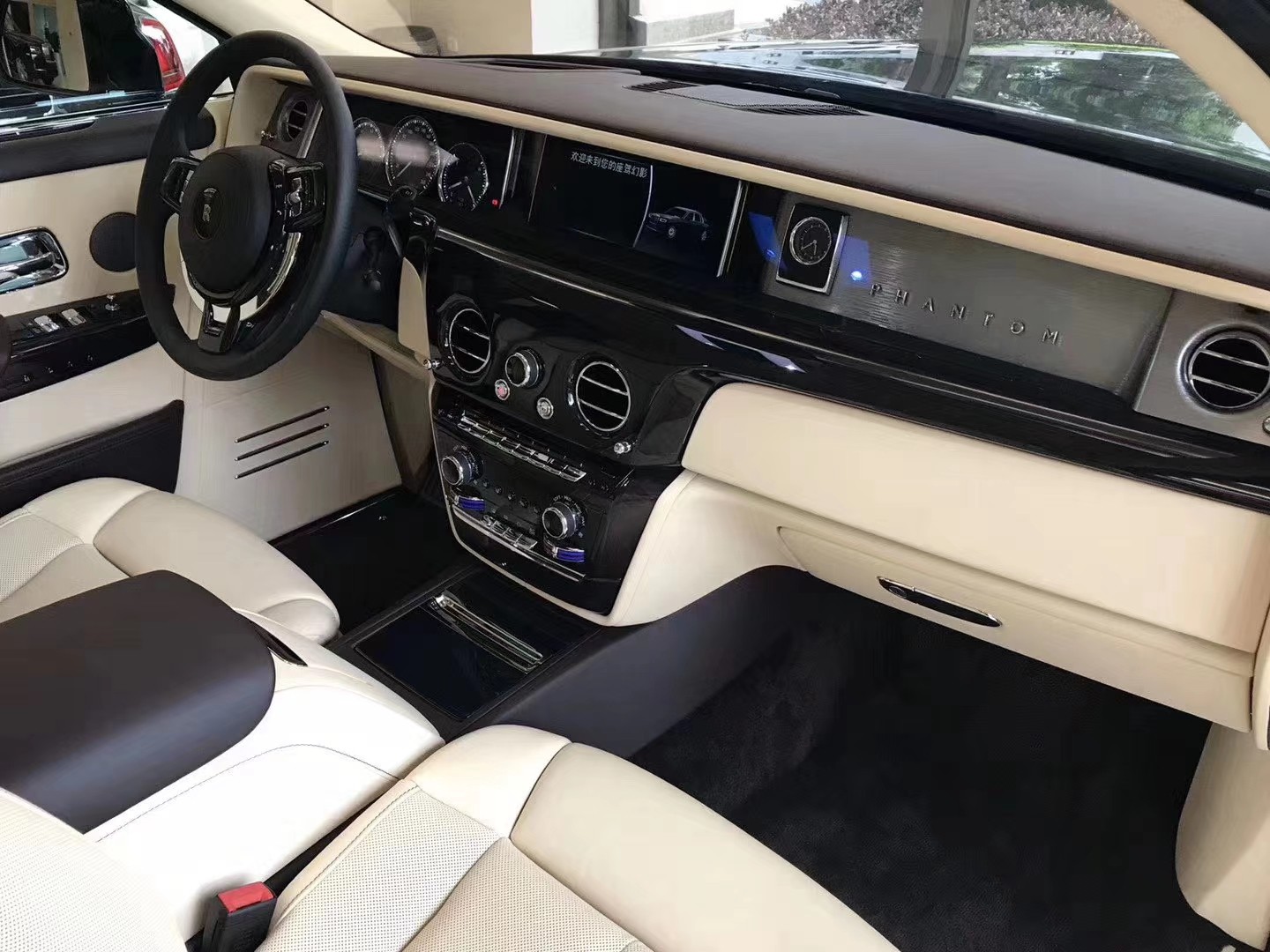 2020款劳斯莱斯幻影加长 贵族气质豪华内饰