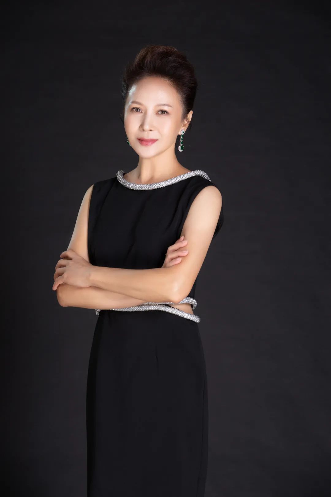 电影远山花开顺利杀青气质女神赵越本色出演钢琴老师