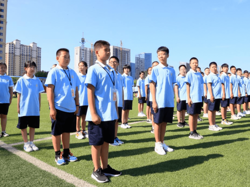 北京市八一学校保定分校星光闪耀逐梦前行七年级举行期中表彰大会